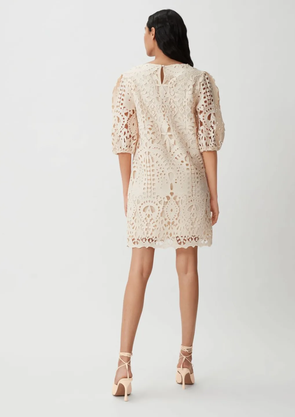 Kurzes Kleid mit Lochstickerei-Comma Sale