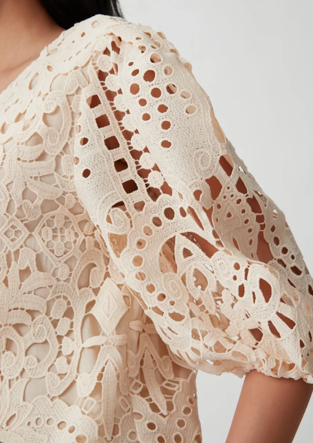 Kurzes Kleid mit Lochstickerei-Comma Sale