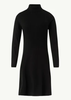 Kurzes Rippstrickkleid mit Turtleneck-Comma Online