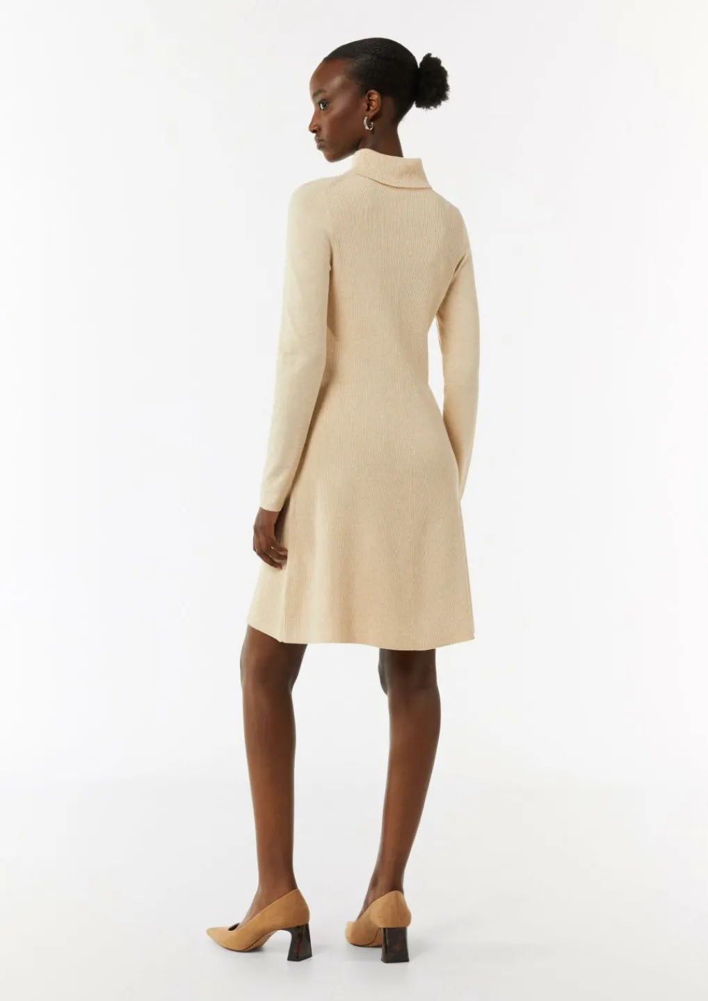 Kurzes Rippstrickkleid mit Turtleneck-Comma Sale
