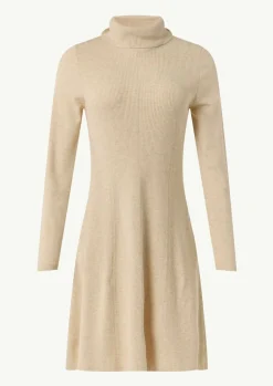 Kurzes Rippstrickkleid mit Turtleneck-Comma Sale