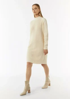 Kurzes Strickkleid mit Zopfmuster am Ärmel-Comma Hot