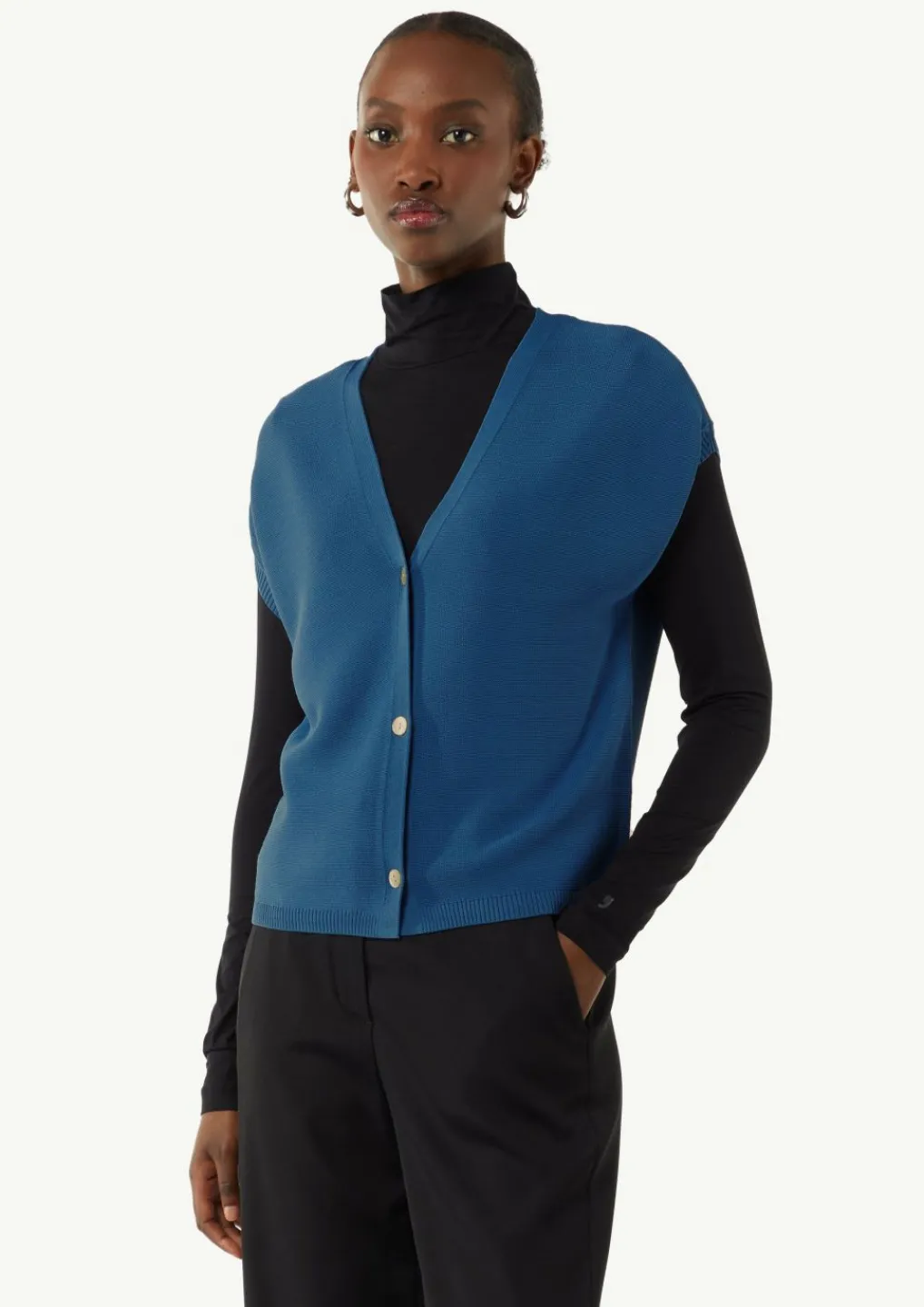 Kurze Strickjacke mit V-Ausschnitt-Comma New