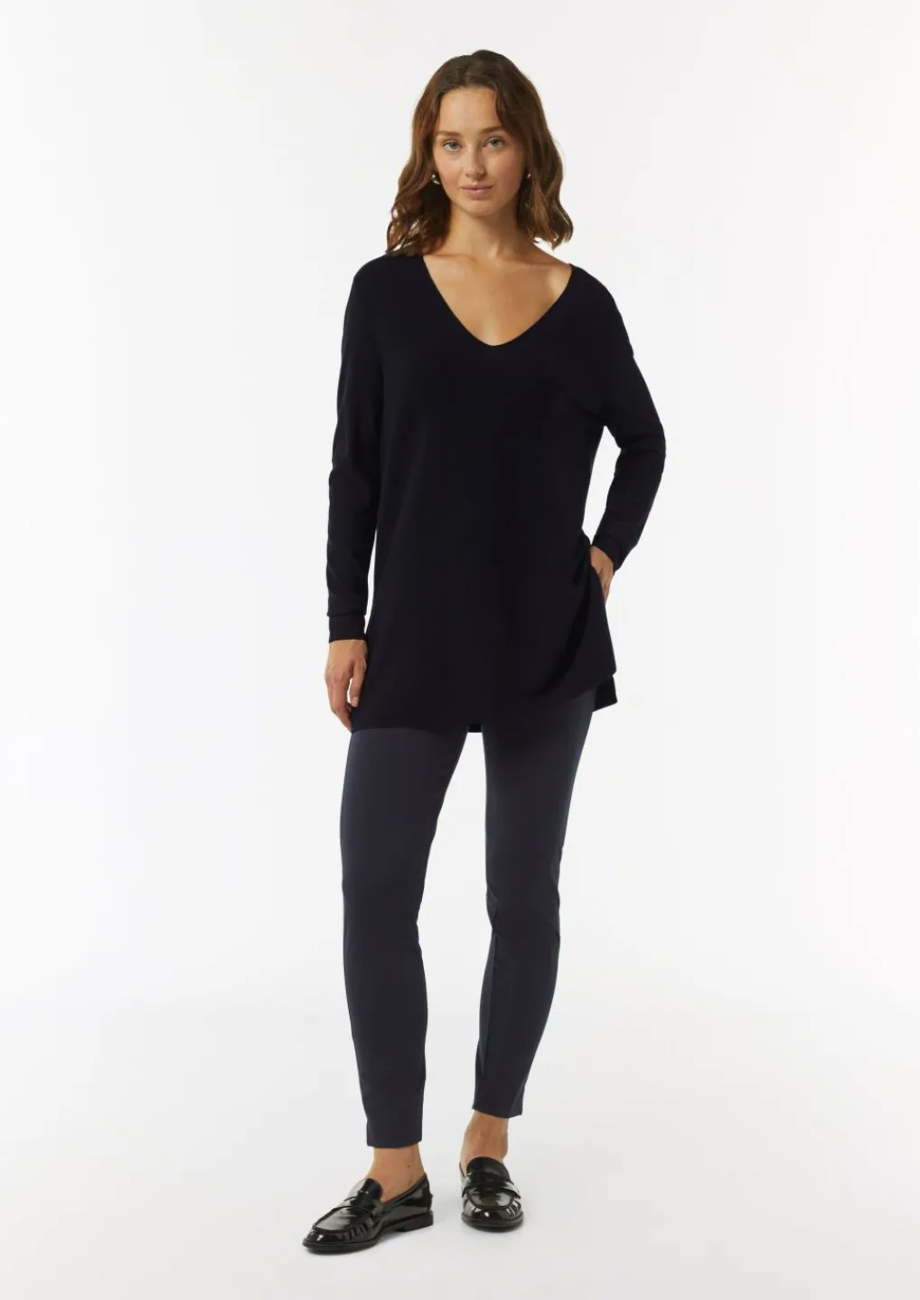 Langer Feinstrickpullover mit seitlichen Schlitzen-Comma Outlet