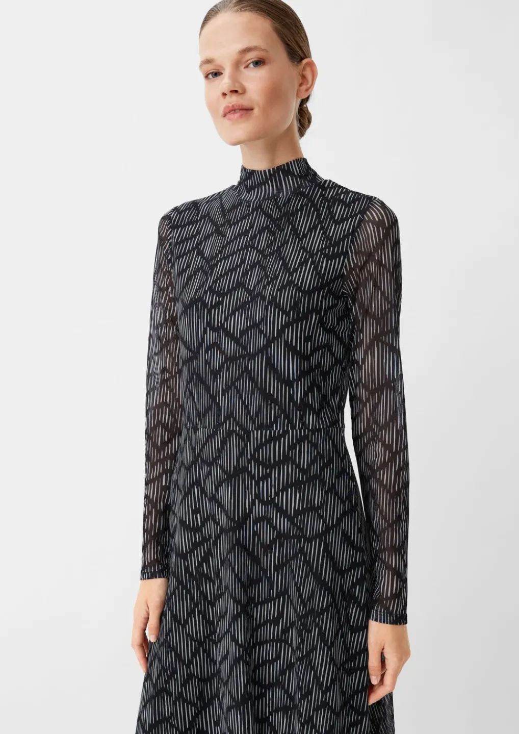 Langes Kleid aus Mesh-Comma Best