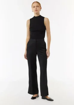 Leicht glänzende Hose mit Flared Leg und Schlitzdetails-Comma Clearance