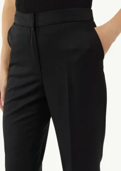 Leicht glänzende Hose mit Flared Leg und Schlitzdetails-Comma Clearance