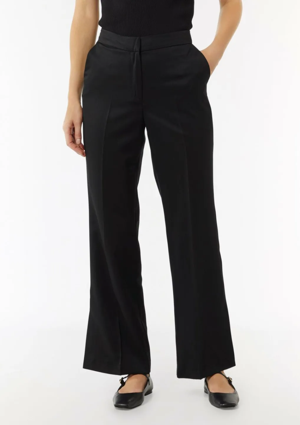 Leicht glänzende Hose mit Flared Leg und Schlitzdetails-Comma Clearance