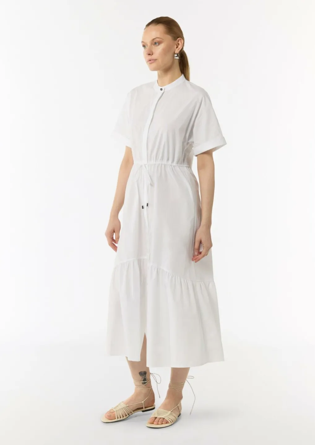 Leicht transparentes Midikleid mit Eingrifftaschen in taillierter Passform-Comma Outlet