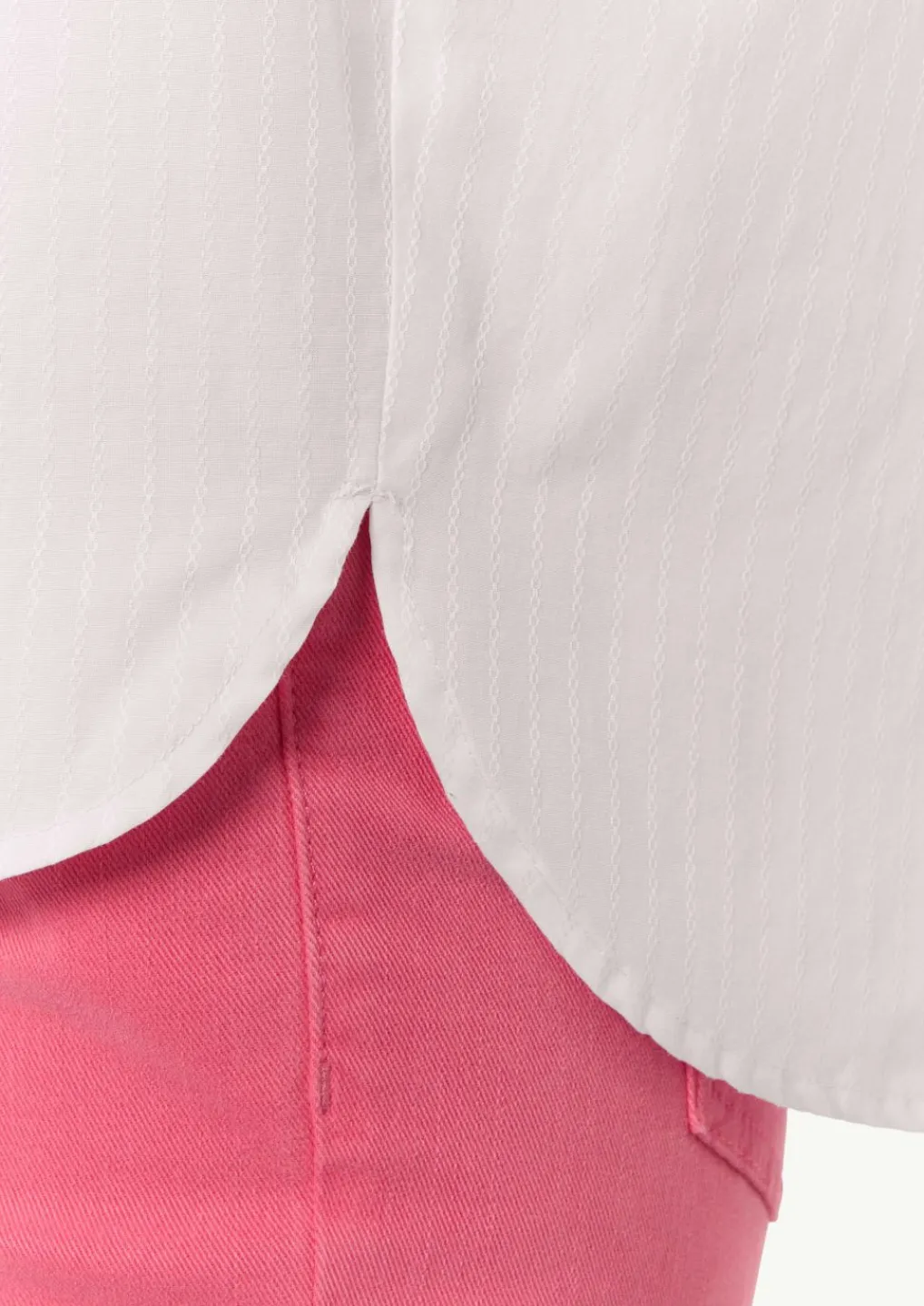 Locker geschnittene Hemdbluse mit Musterstruktur-Comma Hot