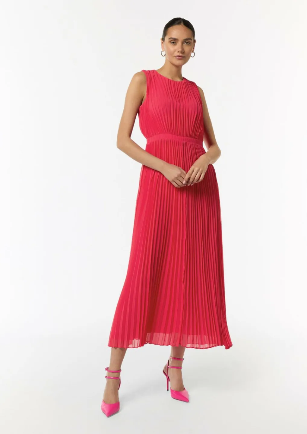 Plissiertes Maxi-Kleid mit Rundhalsausschnitt-Comma New