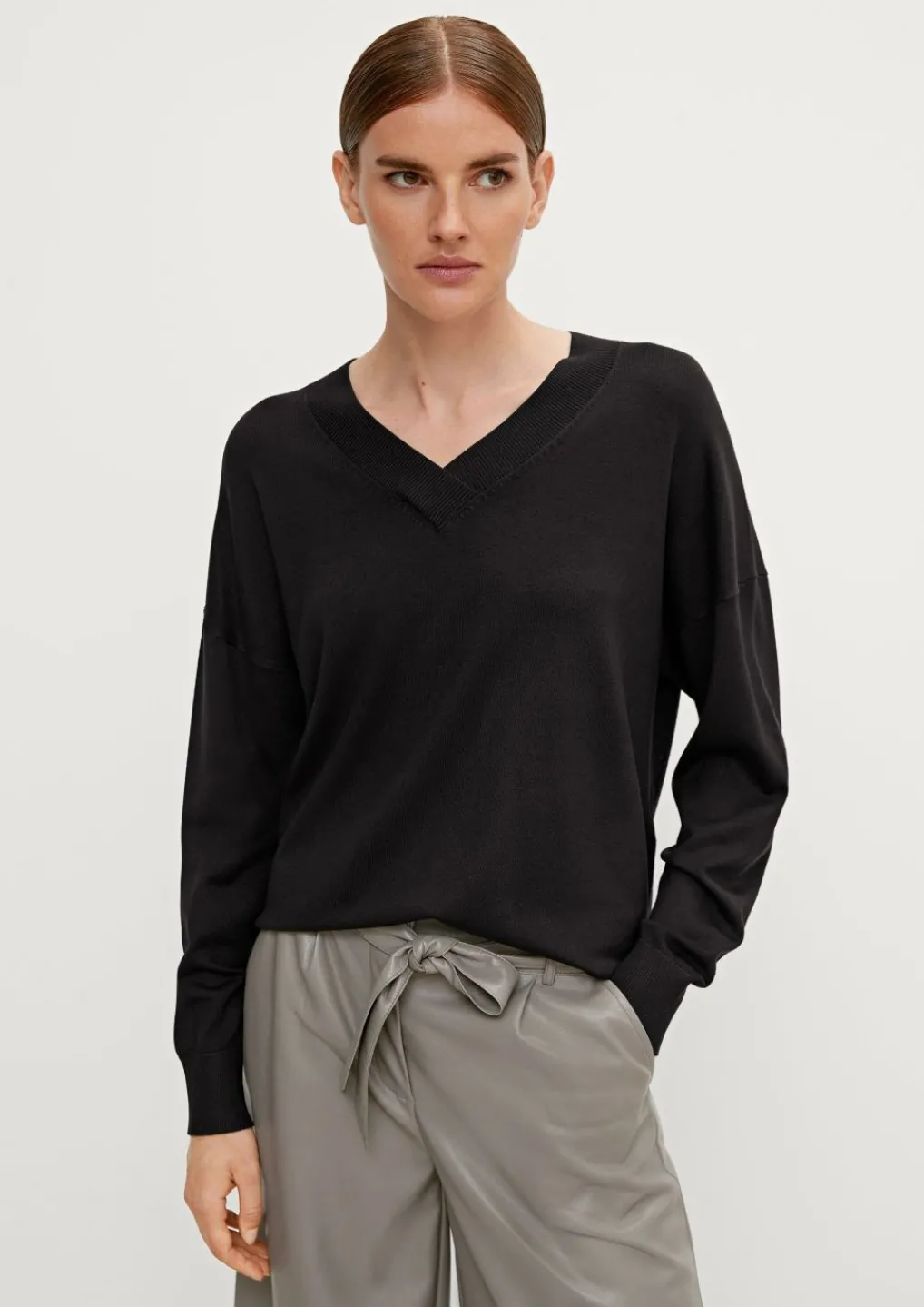 Pullover mit V-Ausschnitt aus Viskosemix-Comma Best