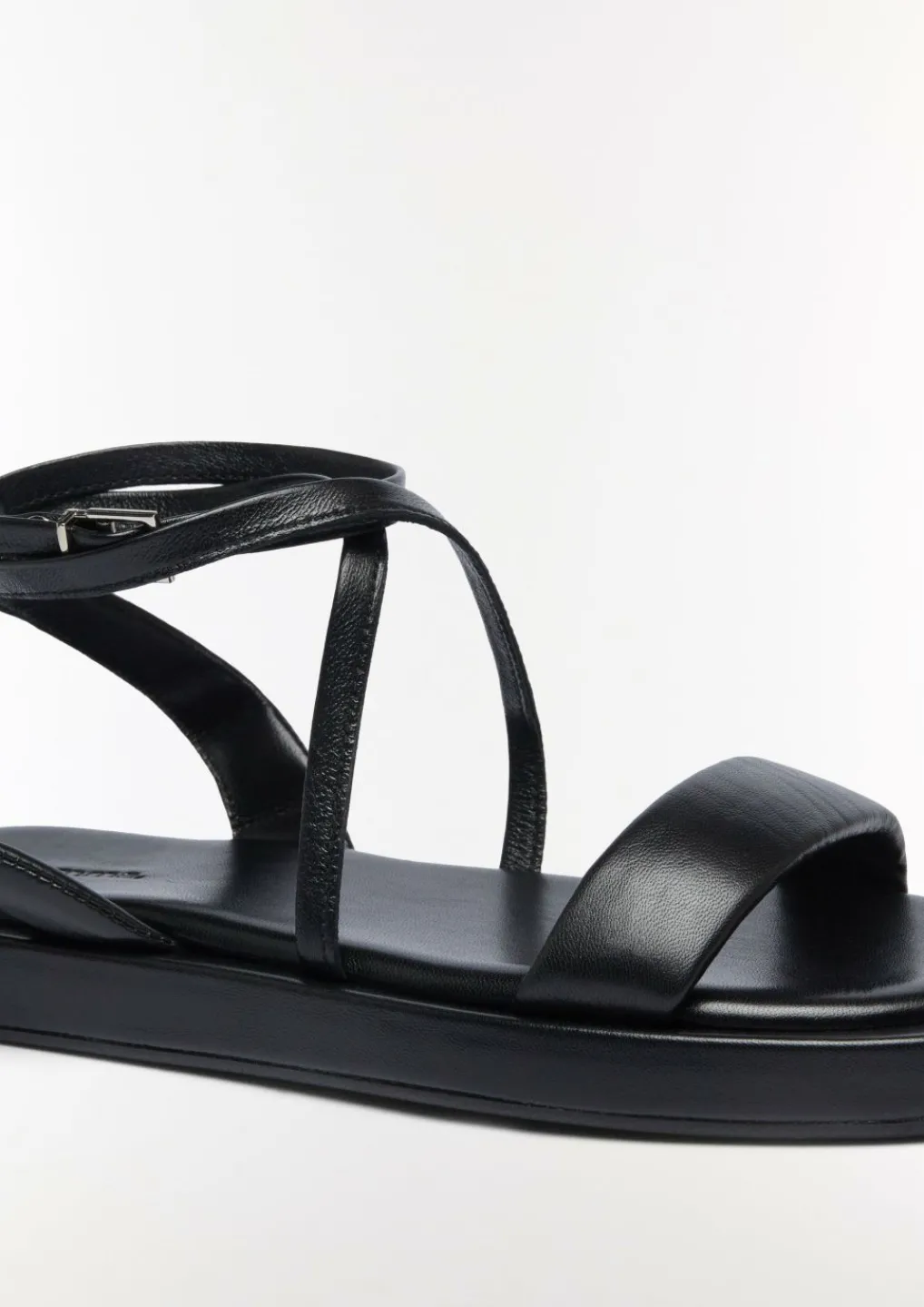 Riemchensandalen aus Leder-Comma New