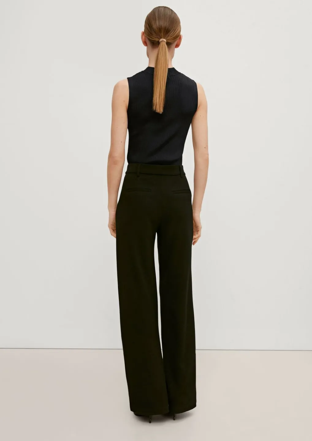 Ärmelloses Stricktop mit Rippstruktur-Comma Online