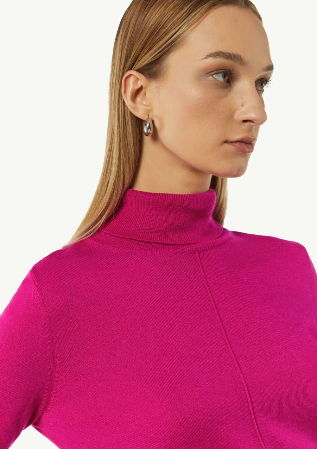 Rollkragenpullover mit Biesen und Rippdetails-Comma Outlet