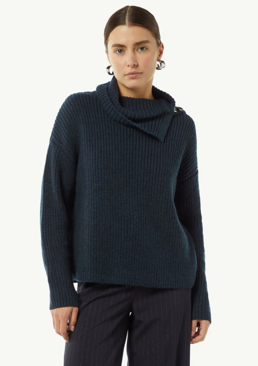 Rollkragenpullover mit Zierknöpfen-Comma Best