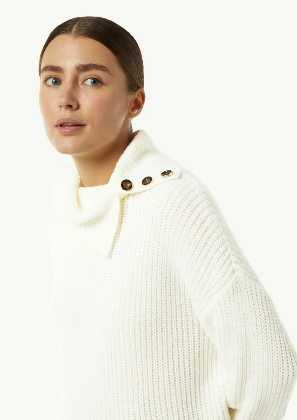 Rollkragenpullover mit Zierknöpfen-Comma Online