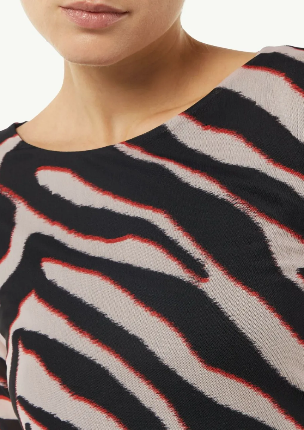Rundhals-Shirt mit seitlicher Raffung-Comma Best
