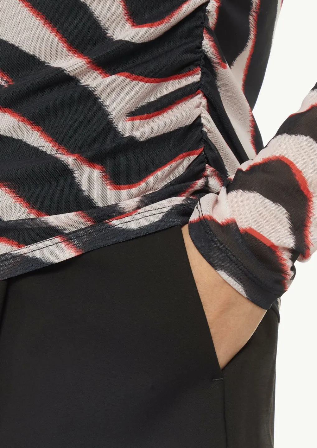 Rundhals-Shirt mit seitlicher Raffung-Comma Best