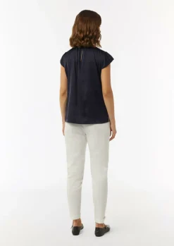 Satin-Bluse mit Cut-out-Detail am Ausschnitt-Comma Hot