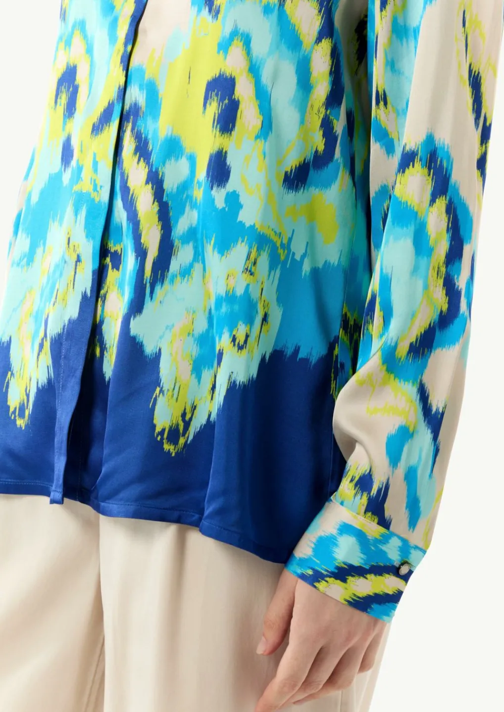 Satinbluse mit Hemdkragen und All-over-Print-Comma Sale