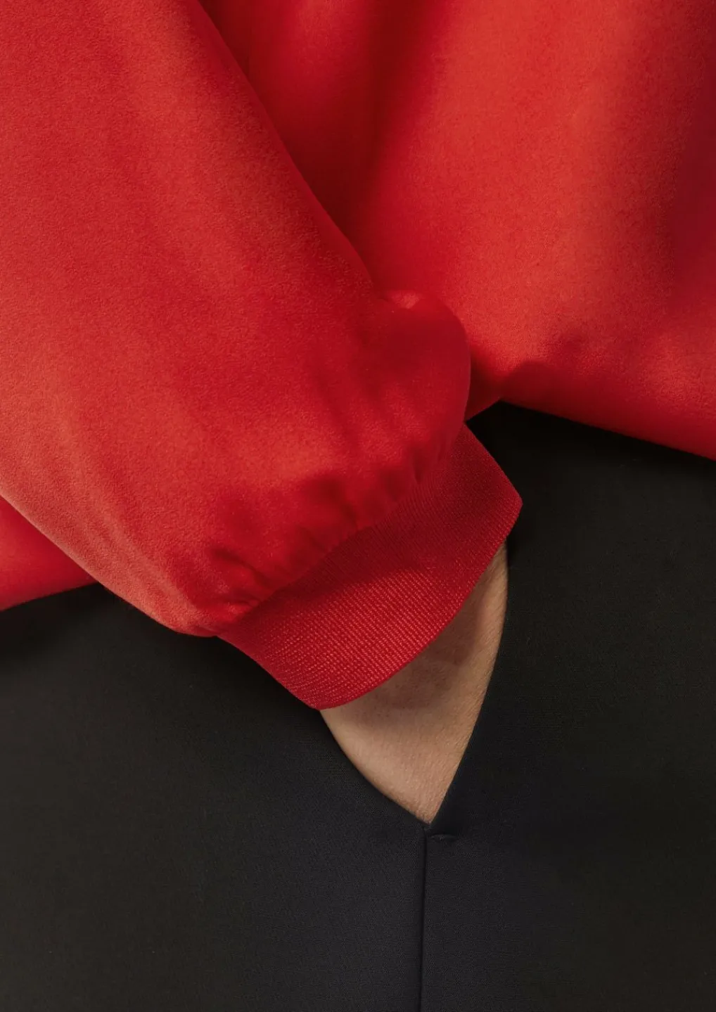 Satin-Bluse mit Rippbündchen-Comma Outlet