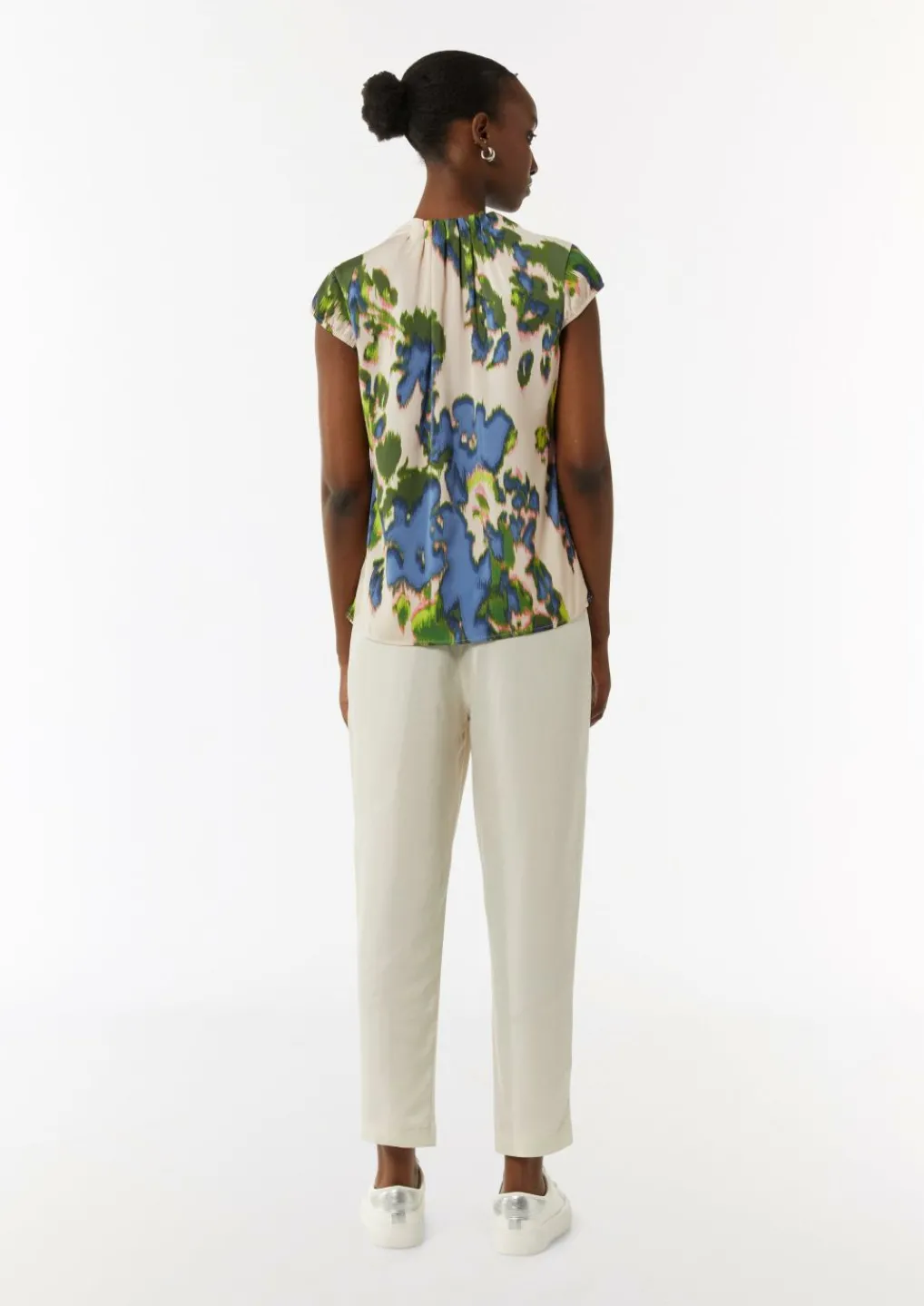 Satinierte Bluse mit All-over-Print und Raffung-Comma New
