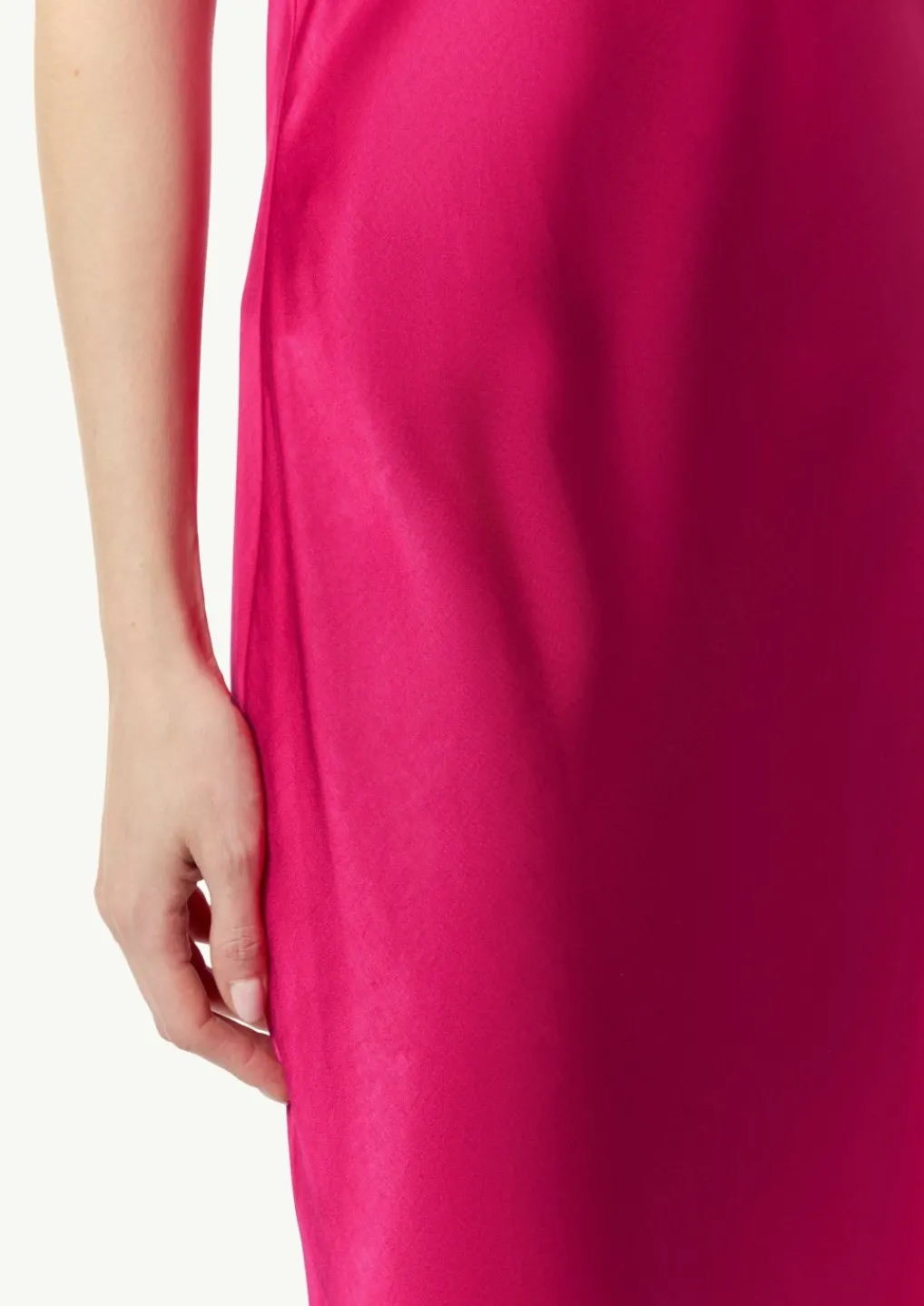 Satinkleid mit Wasserfall-Ausschnitt-Comma Fashion