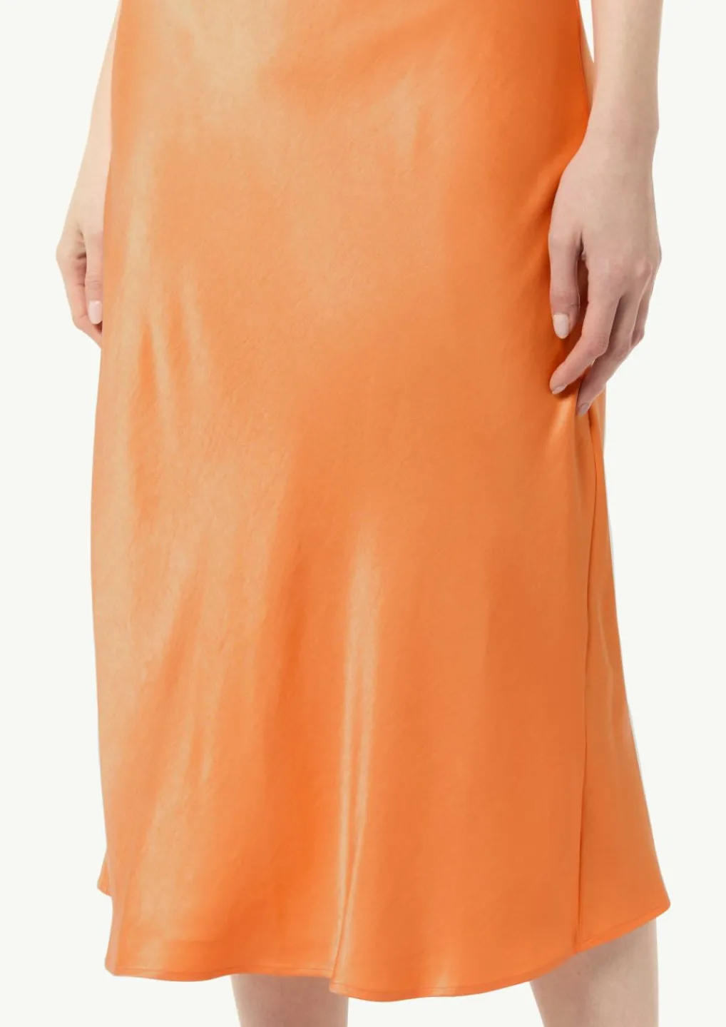 Satinkleid mit Wasserfall-Ausschnitt-Comma Fashion
