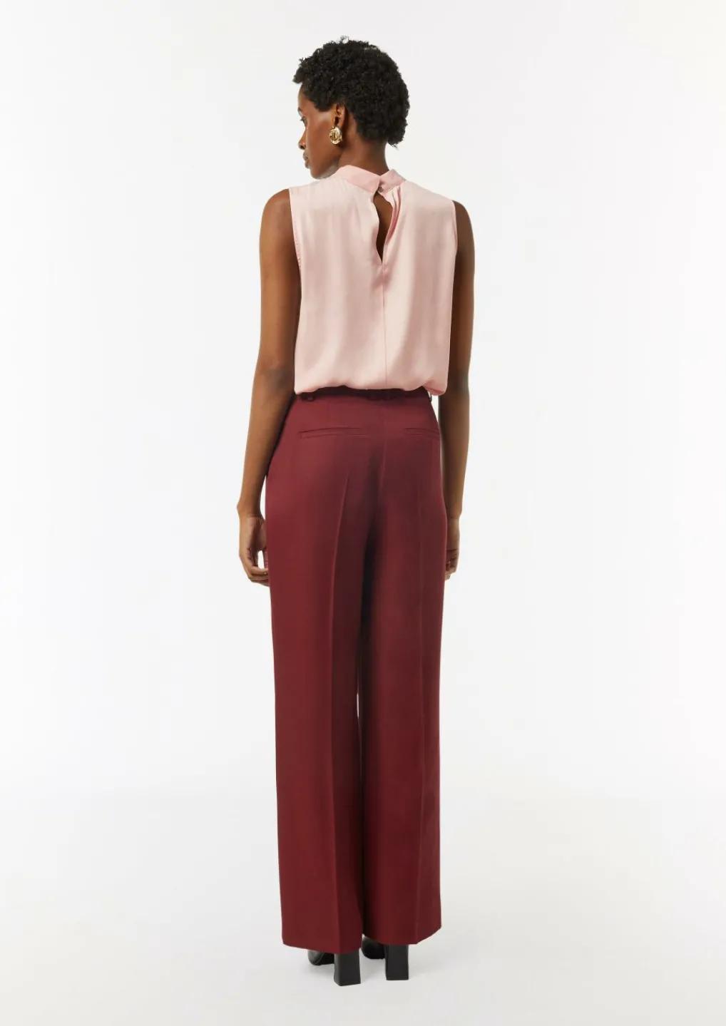 Satin-Top mit Cut-out-Comma Hot