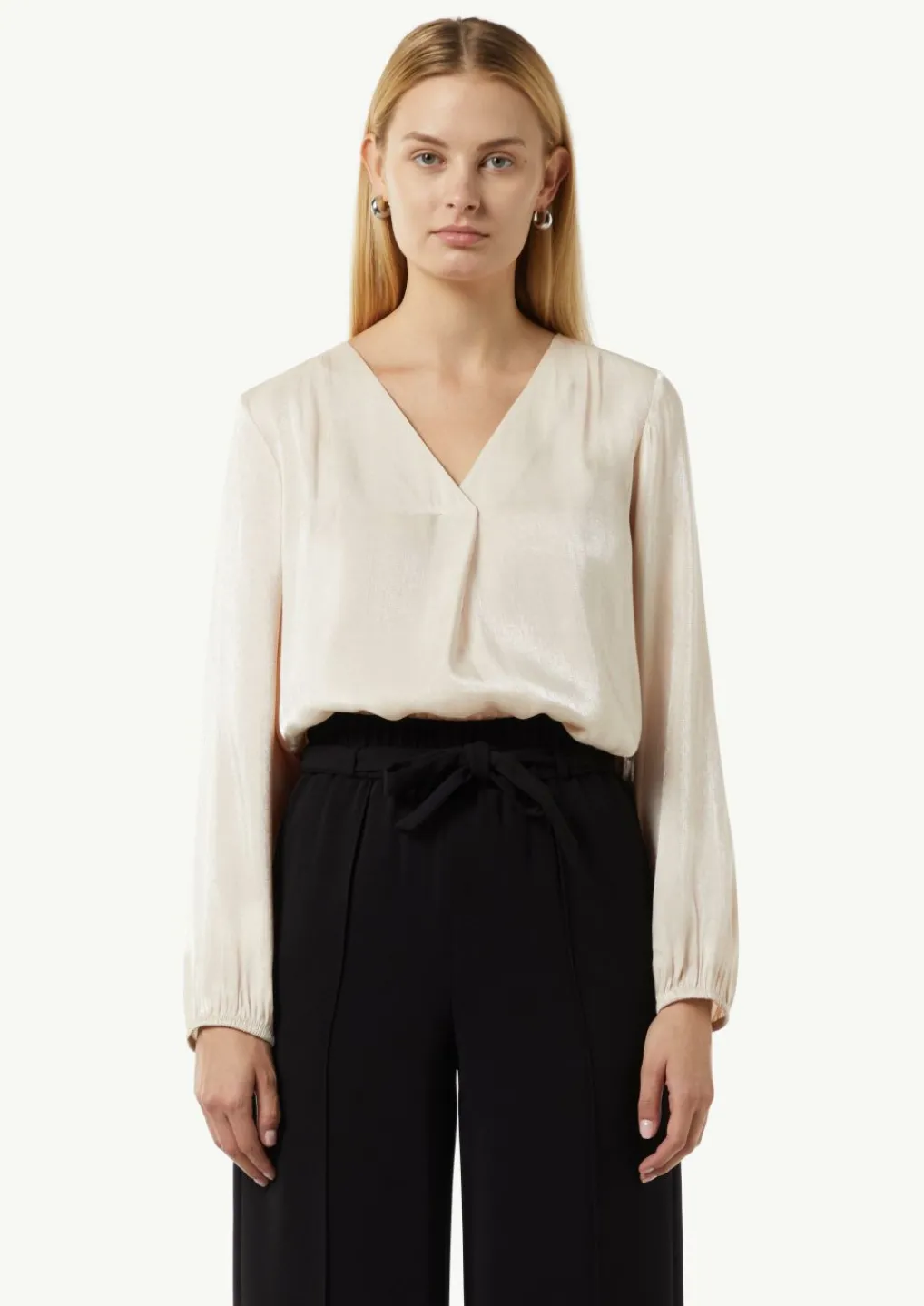 Schimmernde Bluse mit Faltendetails-Comma Hot