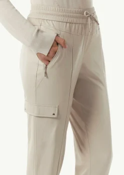 Schlupfhose in Lederoptik mit Cargotaschen-Comma Outlet