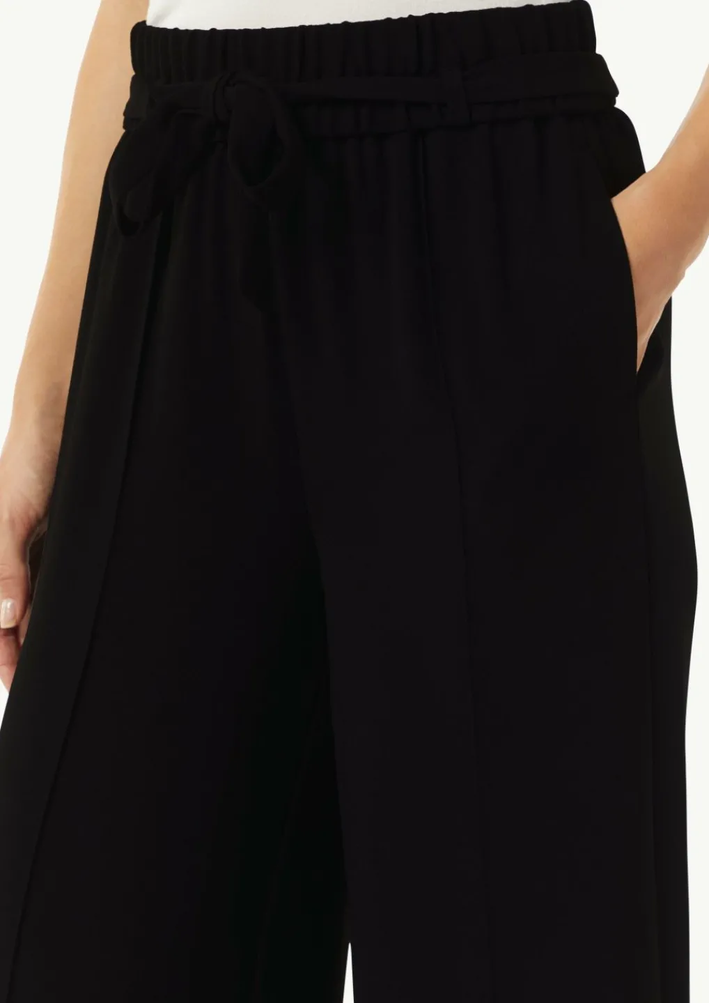 Schlupfhose mit High Rise und weitem Bein-Comma Outlet