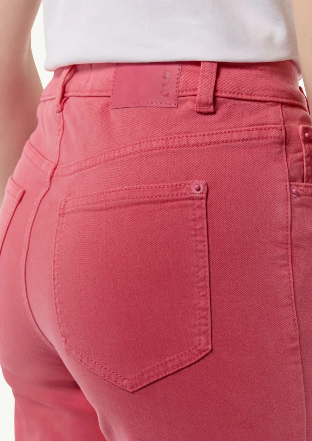 Slim: Hose mit Flared Leg-Comma Outlet