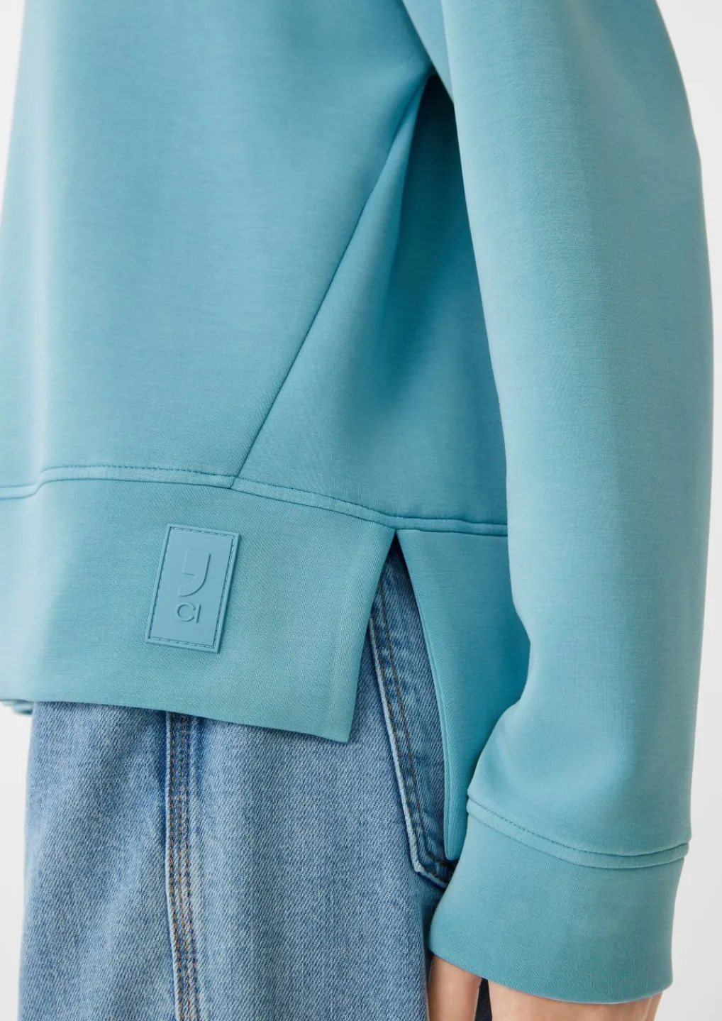 Strickjersey mit Label-Patch-Comma Hot