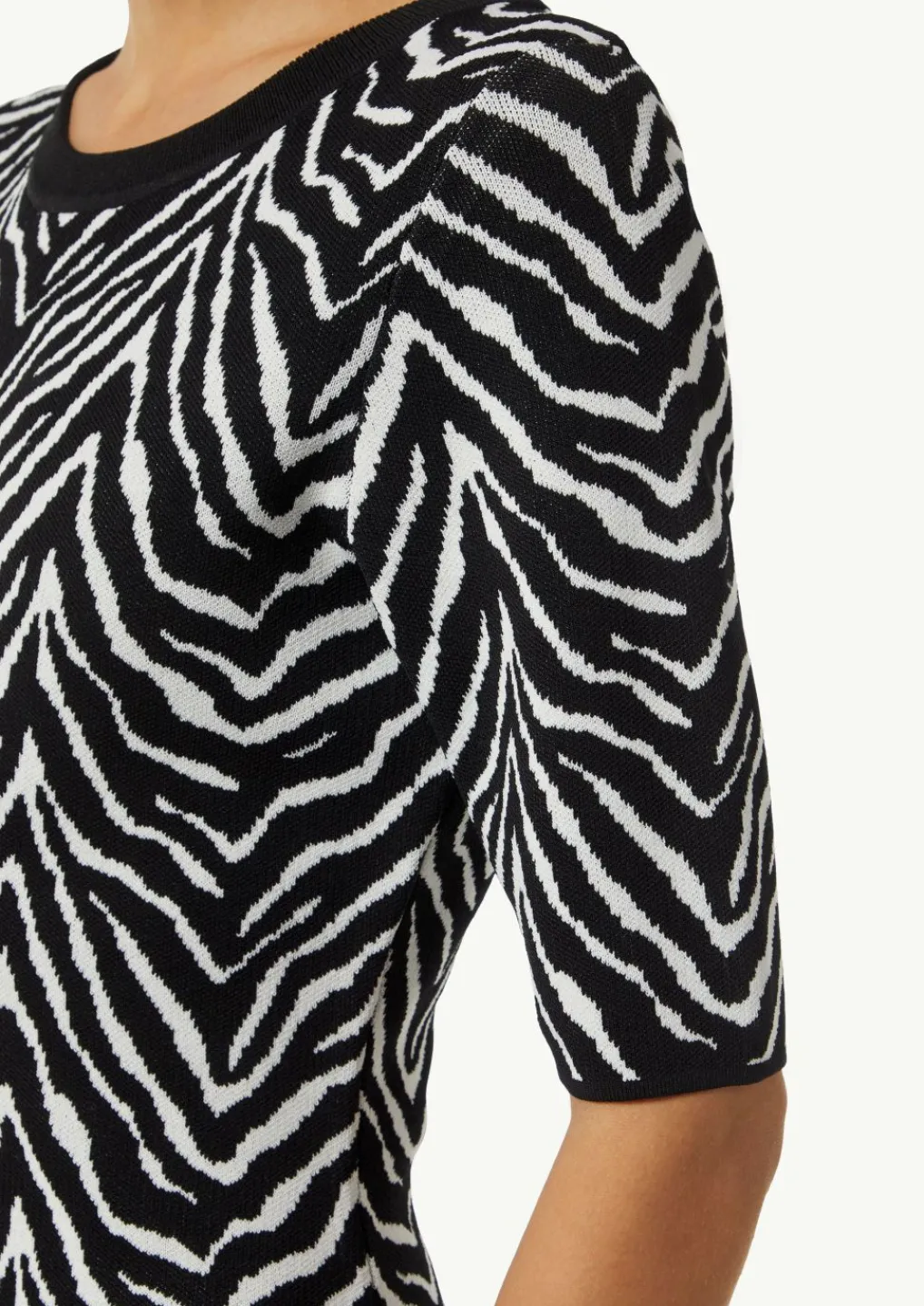 Strick-Kleid mit Zebra-Jaquard und Rippblende-Comma Best