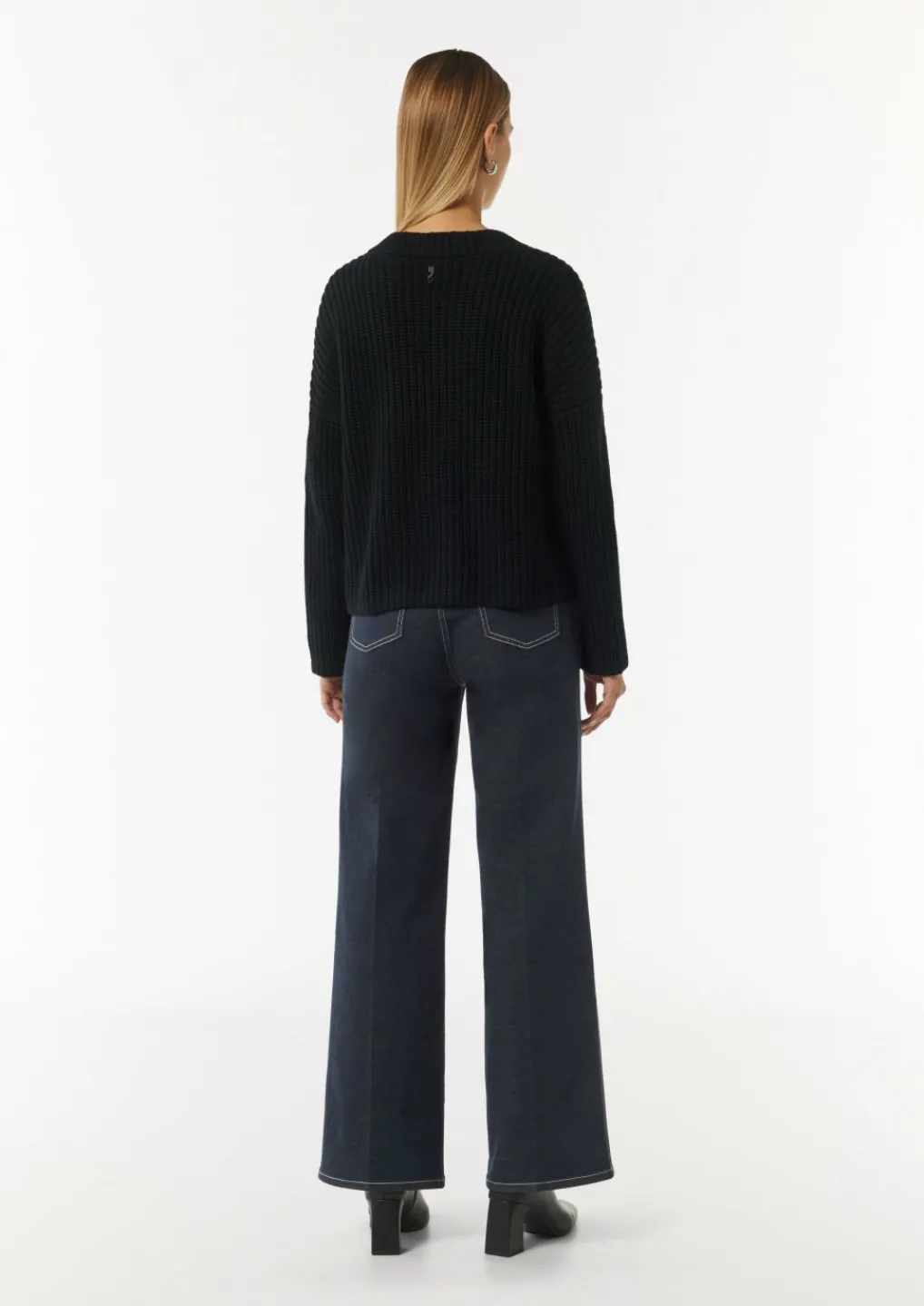 Strickpullover mit V-Ausschnitt und überschnittenen Schultern-Comma Online