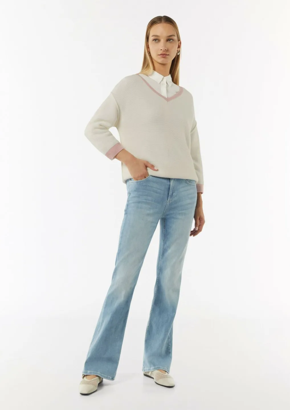 Strickpullover mit V-Ausschnitt und Kontrastdetails-Comma Sale