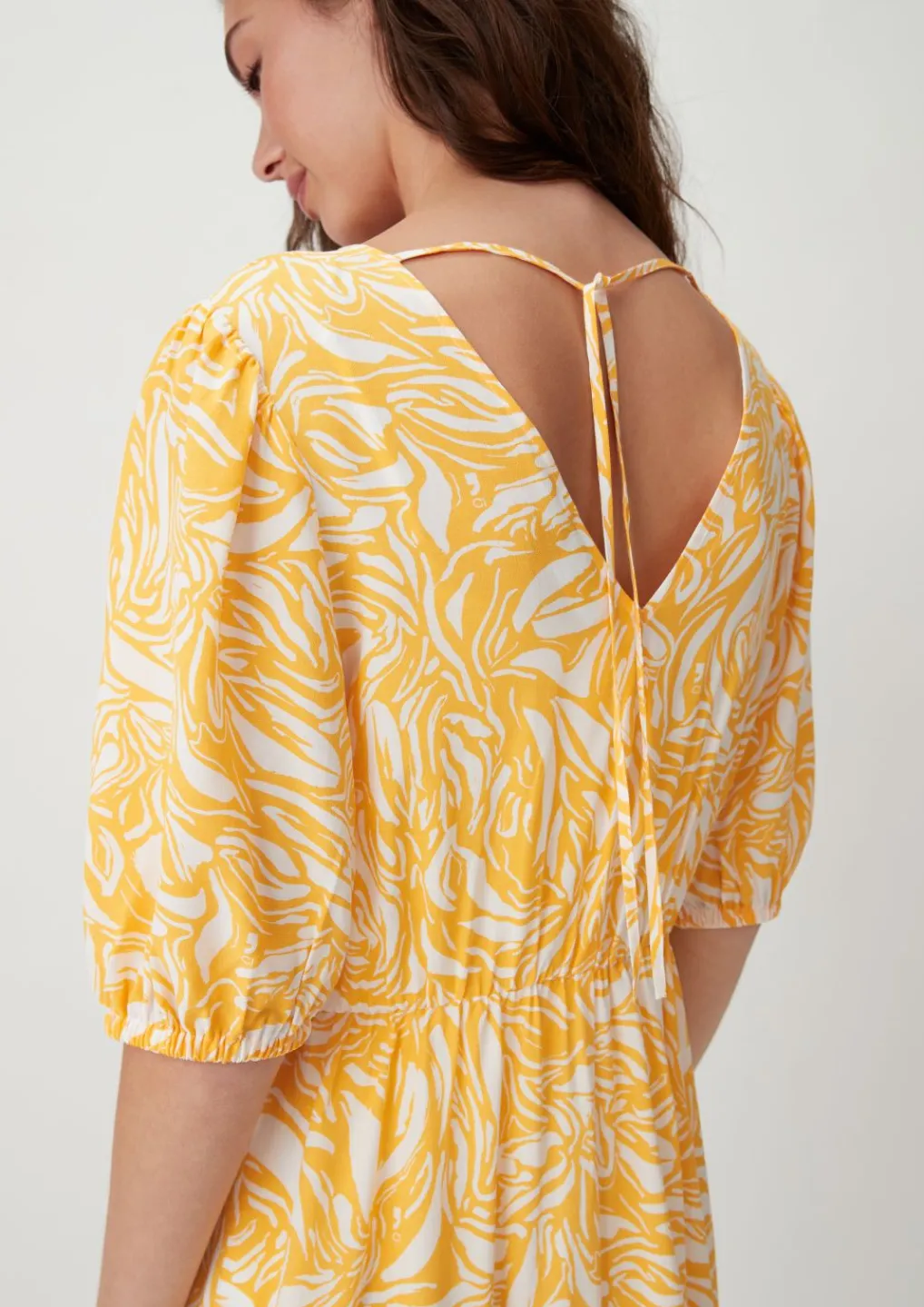 Stufenkleid aus Crêpe-Comma Hot