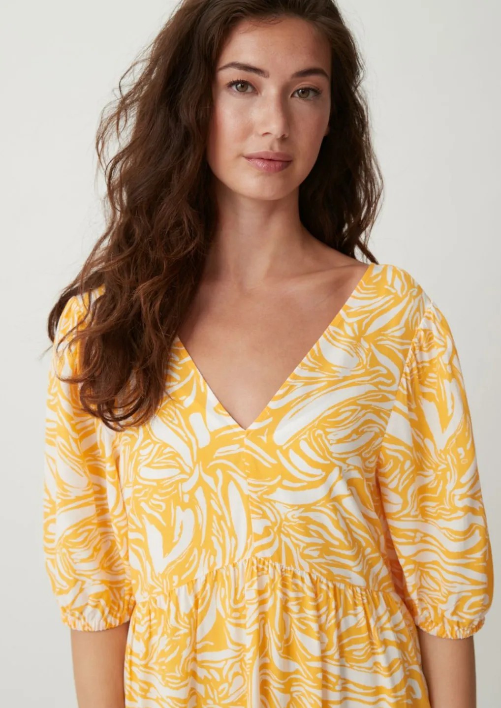 Stufenkleid aus Crêpe-Comma Hot