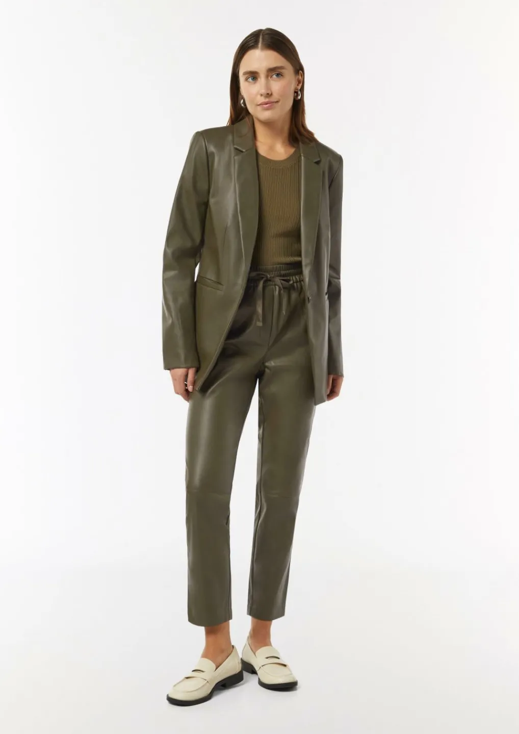 Taillierter Blazer aus Kunstleder-Comma Fashion