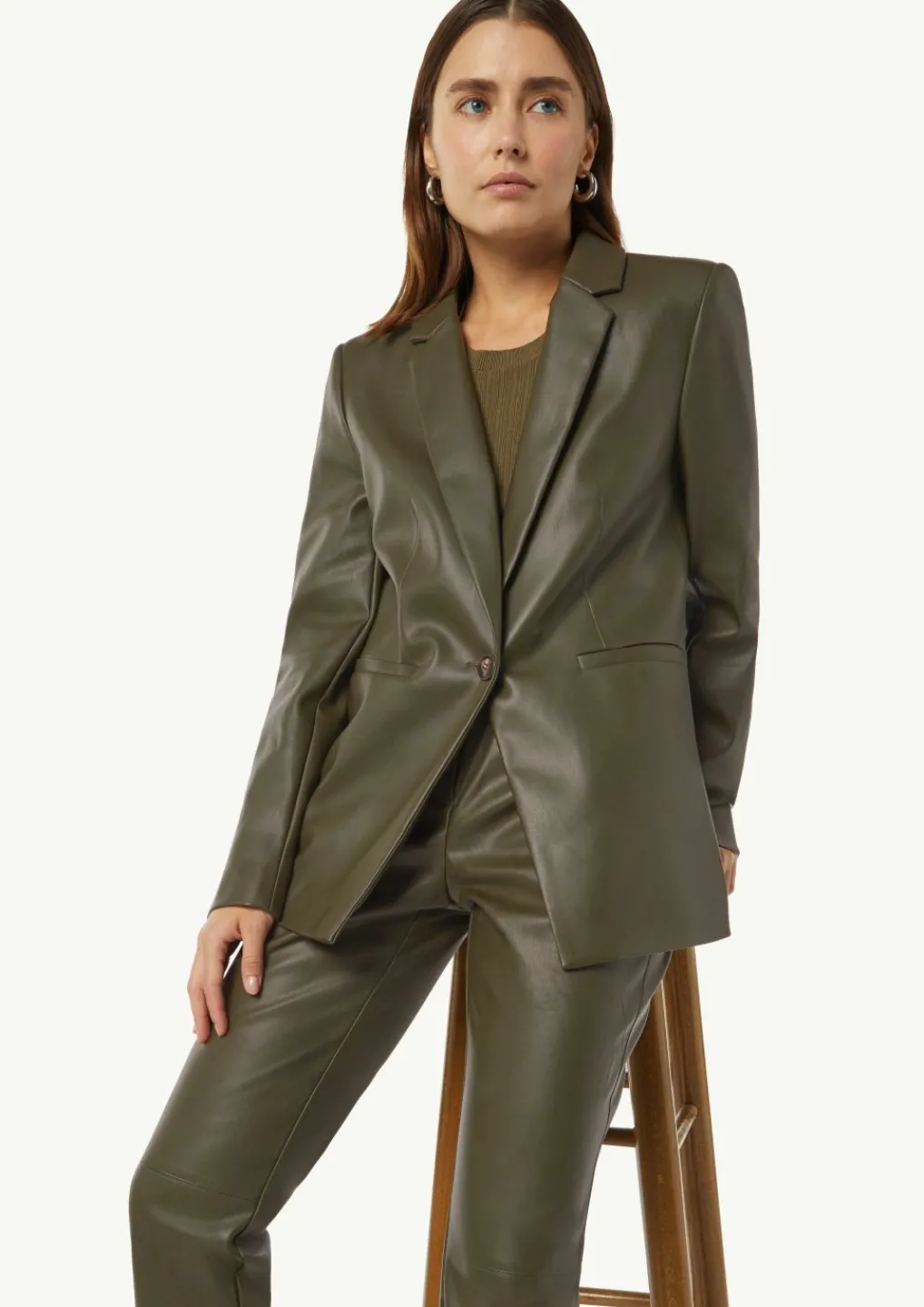 Taillierter Blazer aus Kunstleder-Comma Fashion