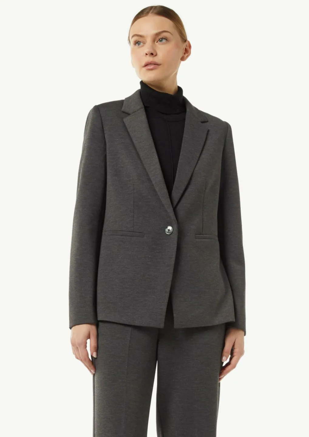 Taillierter Jersey-Blazer mit Leistentaschen-Comma Fashion
