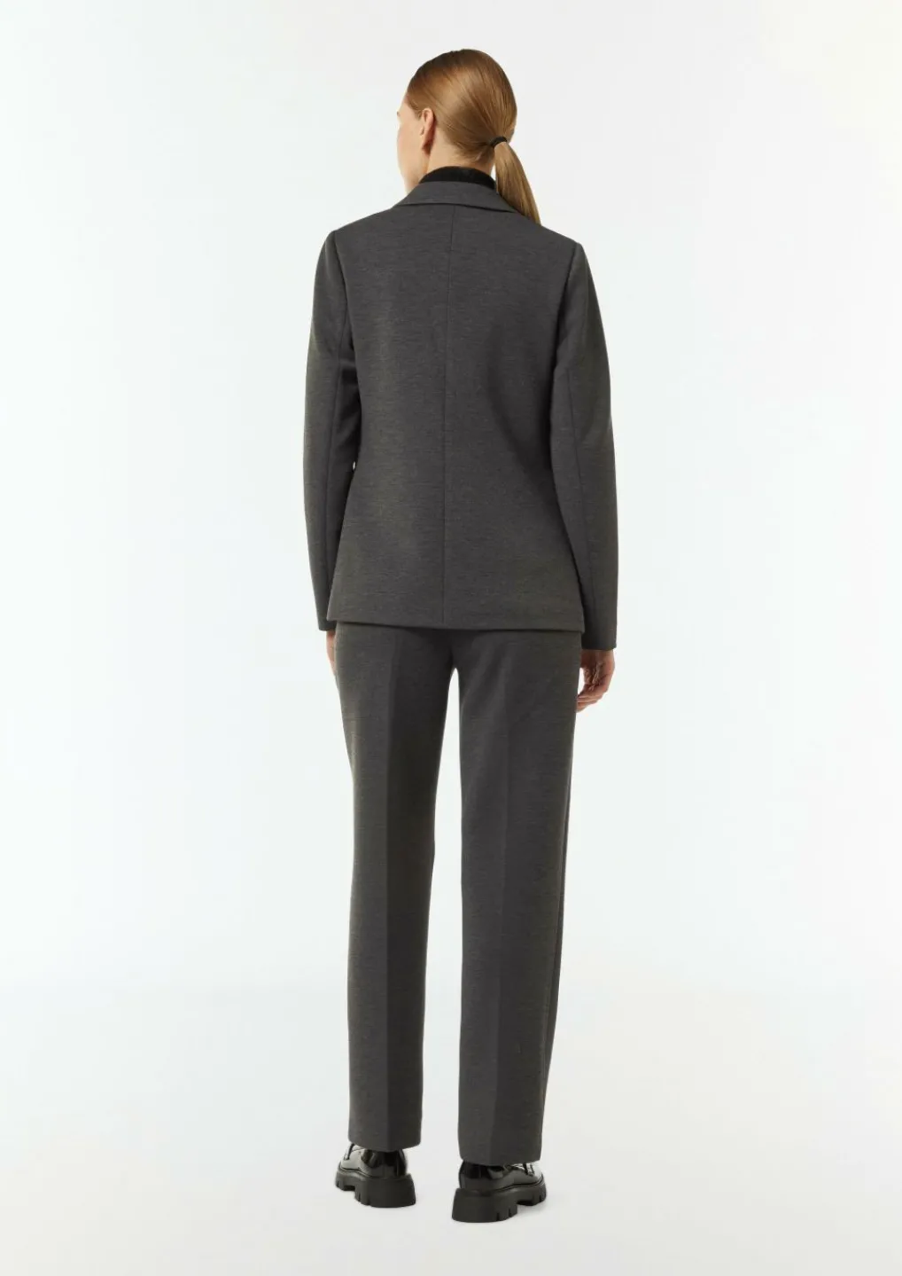 Taillierter Jersey-Blazer mit Leistentaschen-Comma Fashion