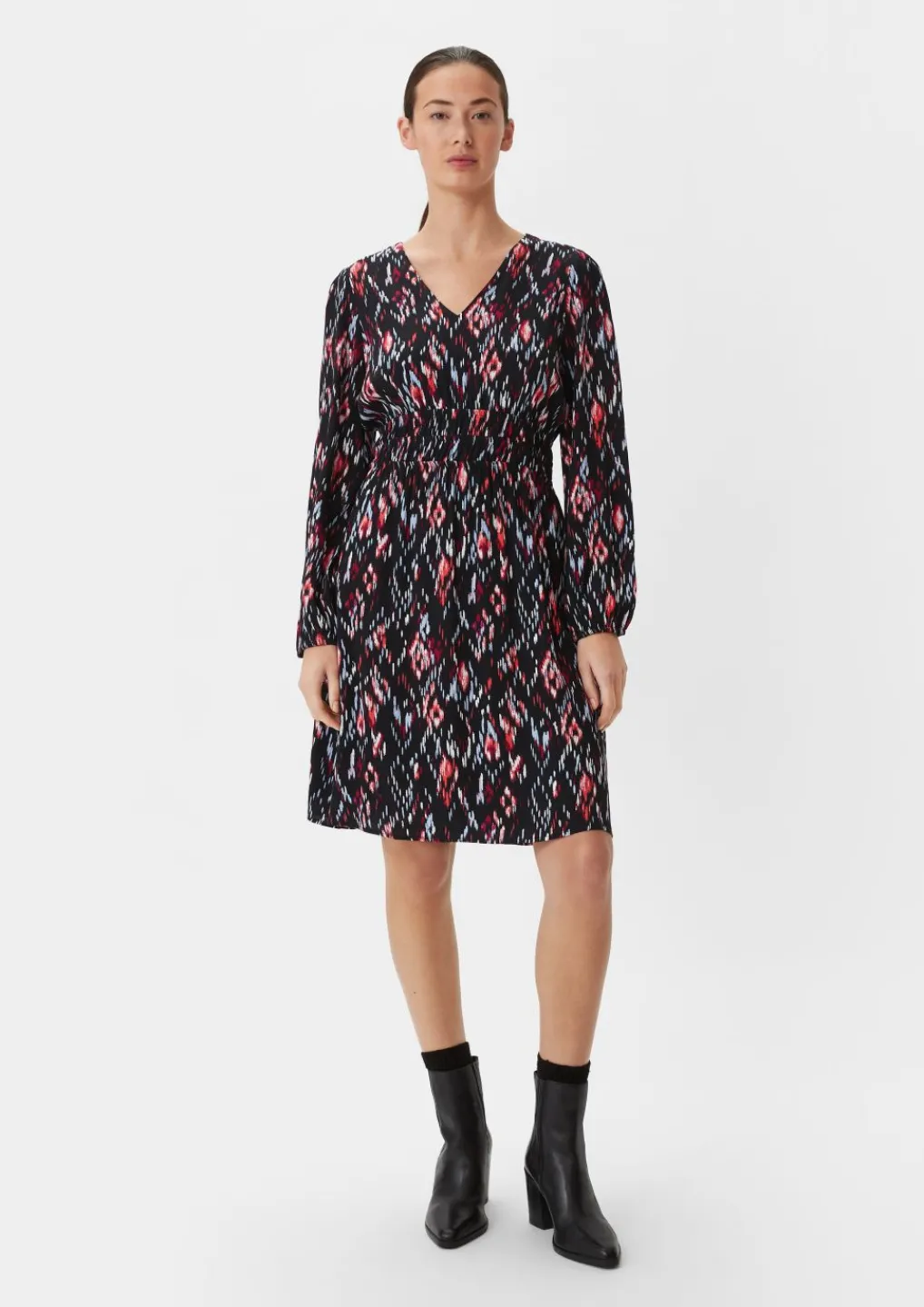 Tailliertes Kleid aus Crêpe-Comma Clearance
