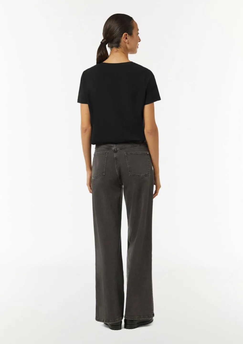 T-Shirt mit Blumenapplikation-Comma Sale