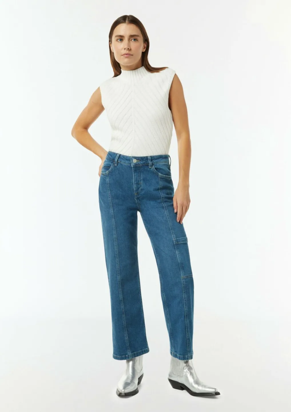 Verkürzte Jeans mit Cargotasche und Nahtdetails-Comma Outlet