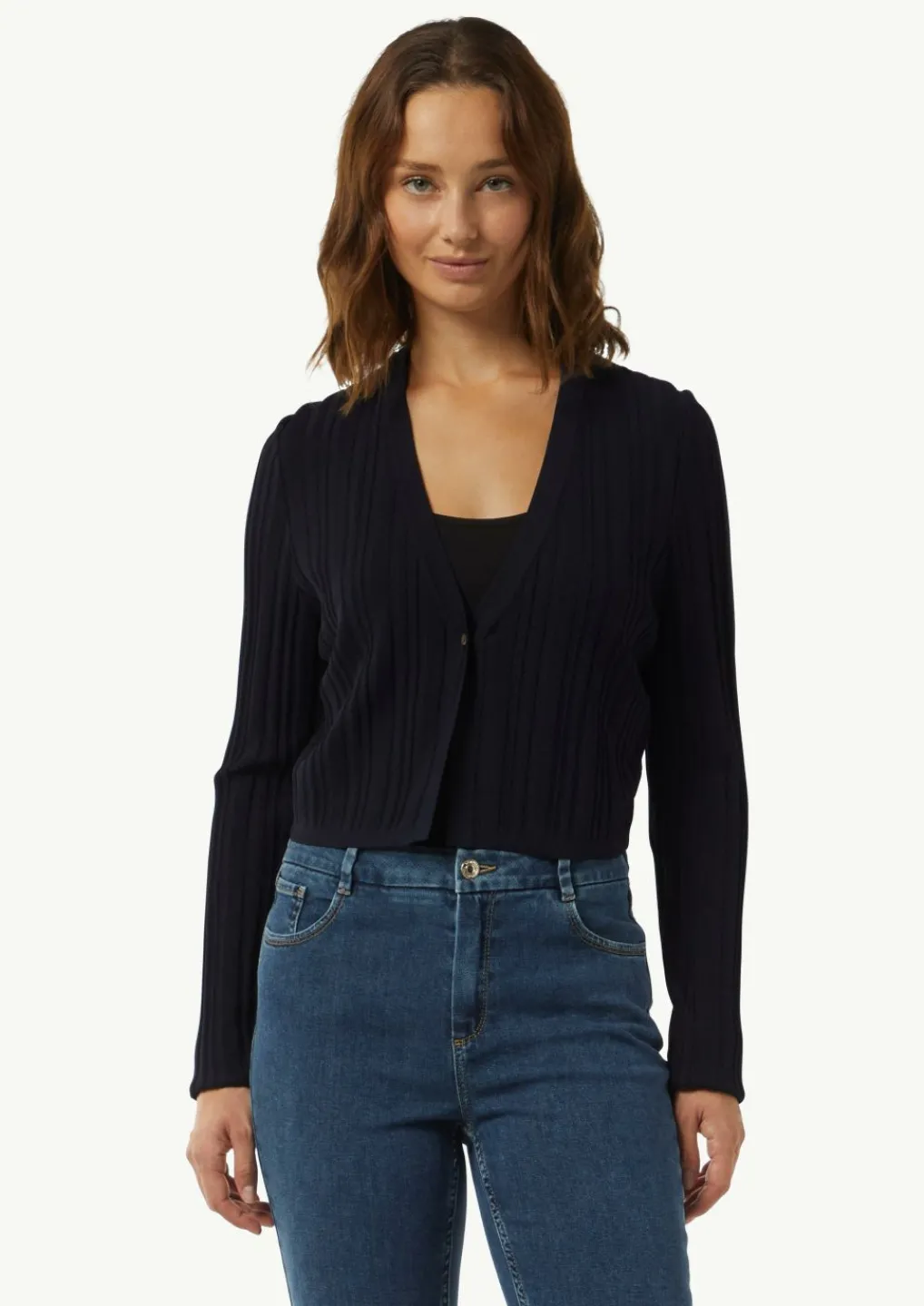 Verkürzte Rippstrickjacke im Slim Fit-Comma Hot