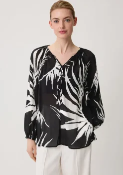 Viskosebluse mit All-over-Print-Comma Hot