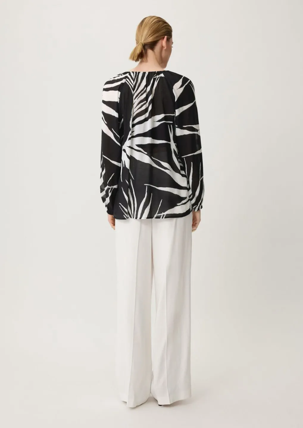 Viskosebluse mit All-over-Print-Comma Hot